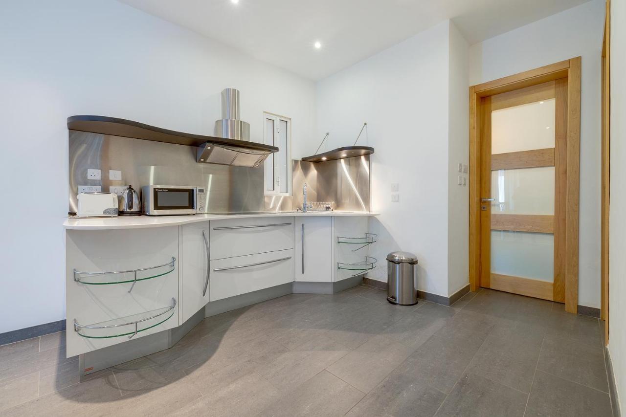Unbeatable Location Valletta And Harbour Views Apartment Sliema Bagian luar foto