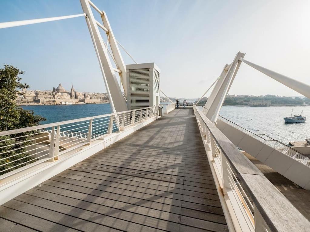 Unbeatable Location Valletta And Harbour Views Apartment Sliema Bagian luar foto