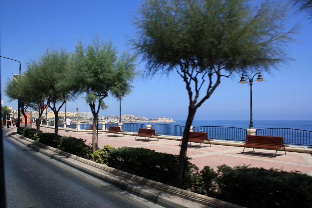 Unbeatable Location Valletta And Harbour Views Apartment Sliema Bagian luar foto