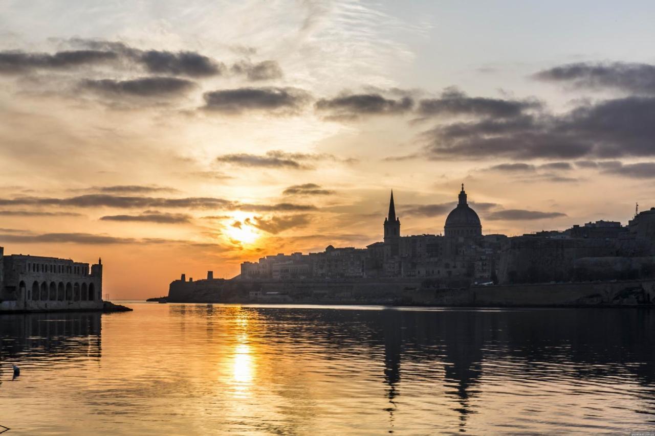 Unbeatable Location Valletta And Harbour Views Apartment Sliema Bagian luar foto