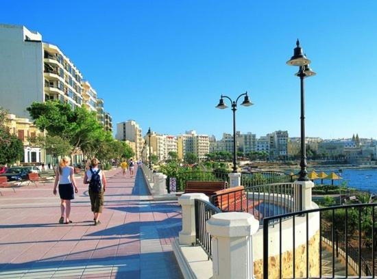 Unbeatable Location Valletta And Harbour Views Apartment Sliema Bagian luar foto
